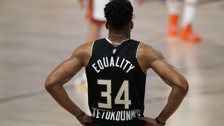 Τα αμφισβητούμενα φάουλ στο ματς Μπακς-Χιτ