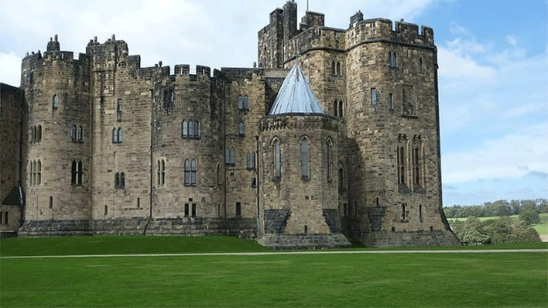 Aνυπακοή στο Κάστρο Χόγκουαρτς:  Στο σχολείο του Χάρι Πότερ δεν τηρούνται μέτρα προστασίας για κορωνοϊό