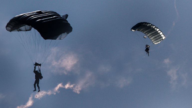 Νεκρός αλεξιπτωτιστής κατά τη διάρκεια άσκησης