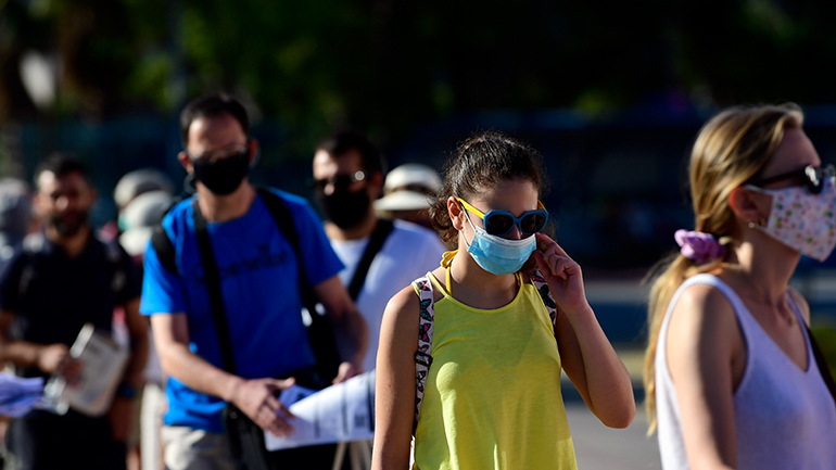Αυξάνονται οι θάνατοι και οι εισαγωγές στις ΜΕΘ από τον Covid-19