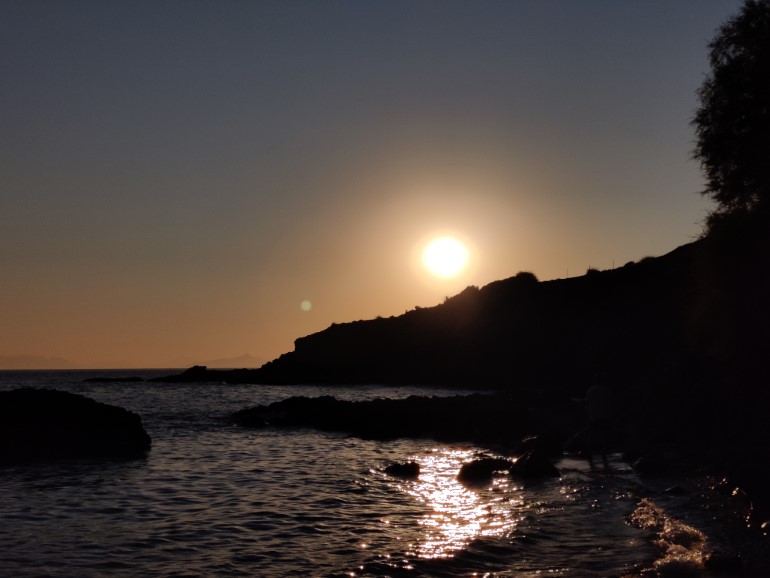 Πολύ μικρό εύρος, με αποτέλεσμα να χάνουμε λεπτομέρεια είτε στα σκοτεινά, είτε στα φωτεινά σημεία