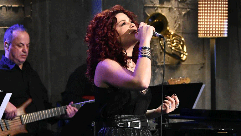 Η Ελπίδα Γαδ διασκευάζει το «Θες» του Δημήτρη Μητροπάνου