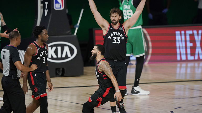«Ζωντανοί» οι Ράπτορς, 104-103 τους Σέλτικς με buzzer beater του Ανονούμπι