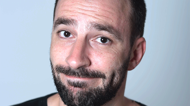 Ο Γιώργος Χατζηπαύλου για μία παράσταση, στο θερινό Cine Άνεσις