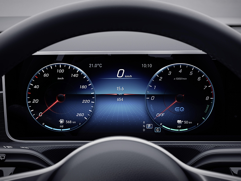 Ο πίνακας οργάνων. Κάτω δεξιά δίνει πληροφορίες και για την κατάσταση των μπαταριών και της αυτονομίας που προσφέρουν...