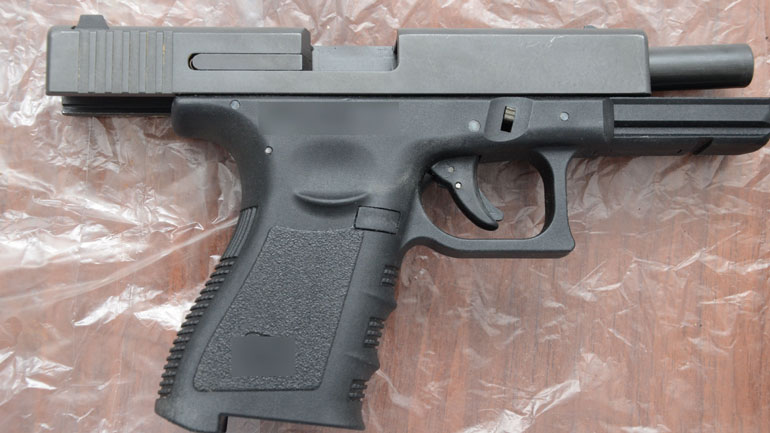 Φθιώτιδα: Μπήκαν σε σπίτι συνταξιούχου αστυνομικού και έκλεψαν όπλο, λίρες και χρήματα