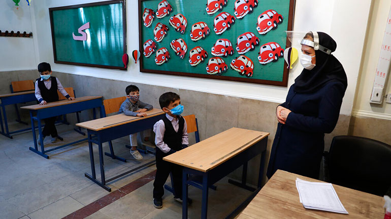 Ιράν: Ανοίγουν τα σχολεία παρά τις ανησυχίες για την εξάπλωση του ιού