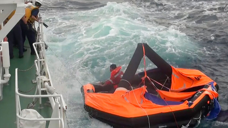 Ιαπωνία: Ο τυφώνας Χάισεν δυσχεραίνει τις επιχειρήσεις εντοπισμού ναυαγών στην Ανατολική Σινική θάλασσα Ιαπωνία: Ο τυφώνας Χάισεν δυσχεραίνει τις επιχειρήσεις εντοπισμού ναυαγών στην Ανατολική Σινική θάλασσα