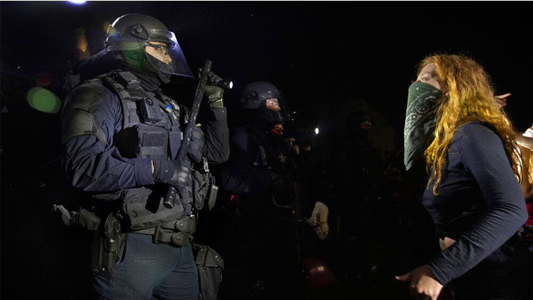 ΗΠΑ: Εκτός ελέγχου η κατάσταση στο Πόρτλαντ – 100 ημέρες διαδηλώσεων κατά του ρατσισμού και της αστυνομικής βίας