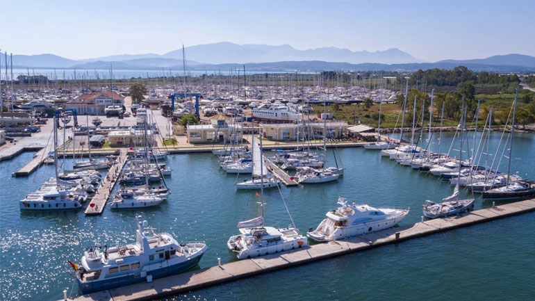 Πυρκαγιά σε ιστιοφόρο σκάφος έξω από τη μαρίνα Ακτίου στην Πρέβεζα Πυρκαγιά σε ιστιοφόρο σκάφος έξω από τη μαρίνα Ακτίου στην Πρέβεζα