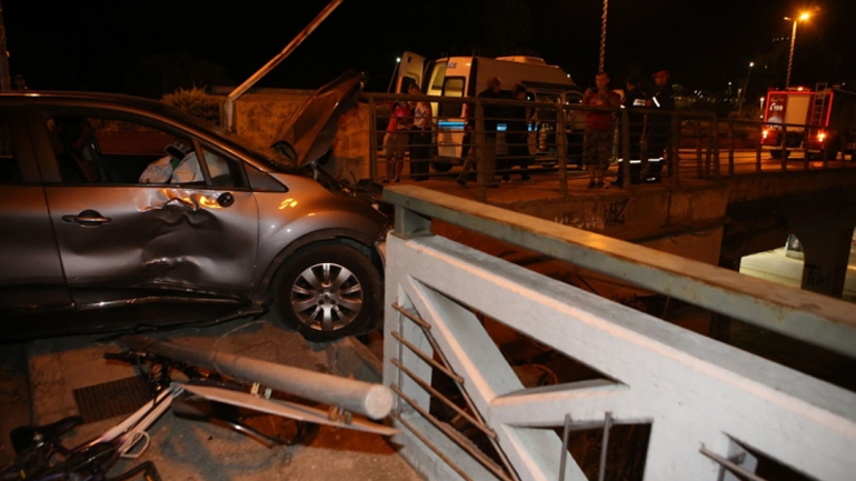 Λάρισα: Αυτοκίνητο παρέσυρε δύο ανήλικα παιδιά στη γέφυρα του Πηνειού
