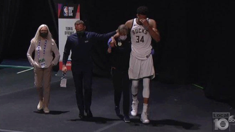 Μπακς-Χιτ: Τραυματίστηκε και πάλι στον αστράγαλο ο Αντετοκούνμπο – Tέθηκε νοκ-άουτ από το υπόλοιπο του ματς Μπακς-Χιτ: Τραυματίστηκε και πάλι στον αστράγαλο ο Αντετοκούνμπο – Tέθηκε νοκ-άουτ από το υπόλοιπο του ματς