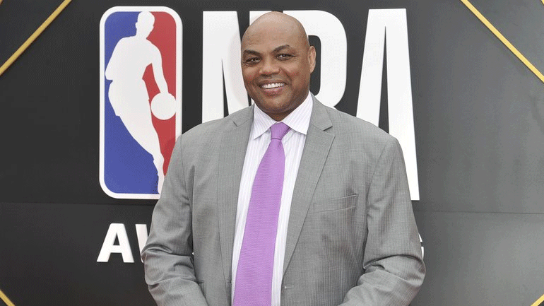 Μπάρκλεϊ: «Να βελτιώσει το παιχνίδι του ο Giannis»