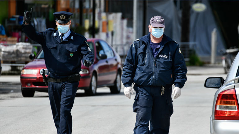 Μέτρα για τον κορωνοϊό: Δύο συλλήψεις και δεκάδες πρόστιμα για μάσκα επέβαλε η ΕΛ.ΑΣ.