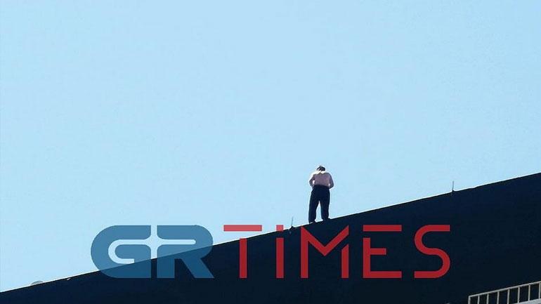 Παραδόθηκε ο άντρας που απειλούσε ότι θα αυτοκτονήσει στη Θεσσαλονίκη