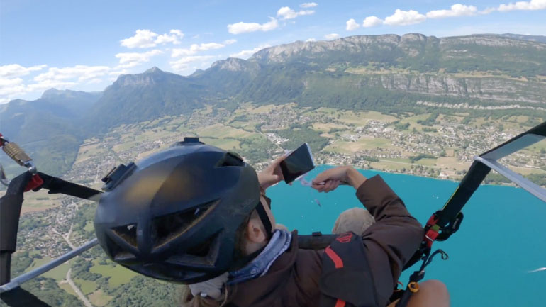 Έπεσε το iPhone από τα 5000 πόδια