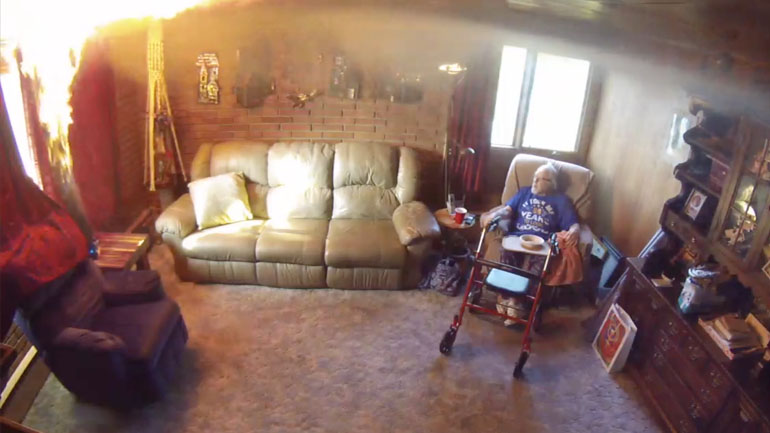 Πυρκαγιά ξέσπασε σε σπίτι λόγω ενός κεριού