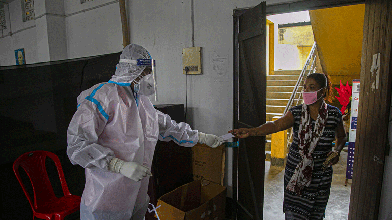 Ινδία: Περισσότερα από 4 εκατ. τα κρούσματα κορωνοϊού