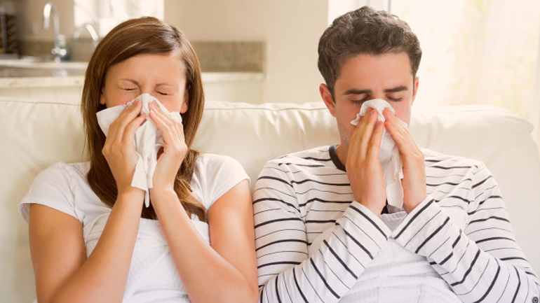 Το κοινό κρυολόγημα ως σύμμαχος κατά της γρίπης – Ίσως και του κορωνοϊού