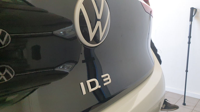 Το λογότυπο ID.3 και το νέο σήμα της VW (που είδαμε για πρώτη φορά στο Golf)