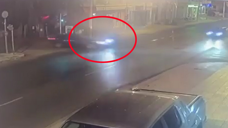 Σφοδρή σύγκρουση μοτοσικλέτας με αυτοκίνητο στην Ηλιούπολη – Από θαύμα γλίτωσε ο αναβάτης