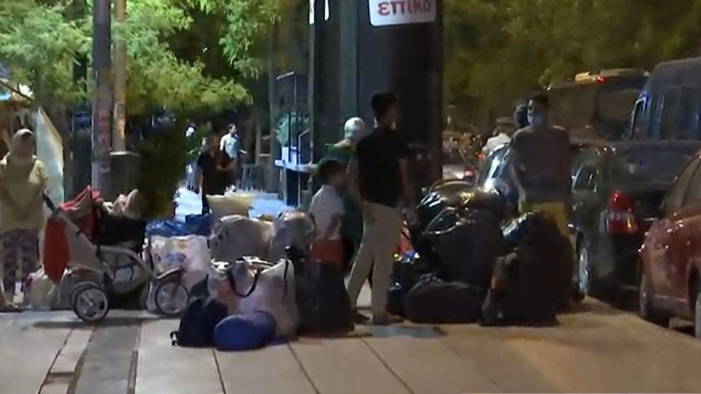 Επιχείρηση της ΕΛ.ΑΣ. για απομάκρυνση προσφύγων από την πλατεία Βικτωρίας