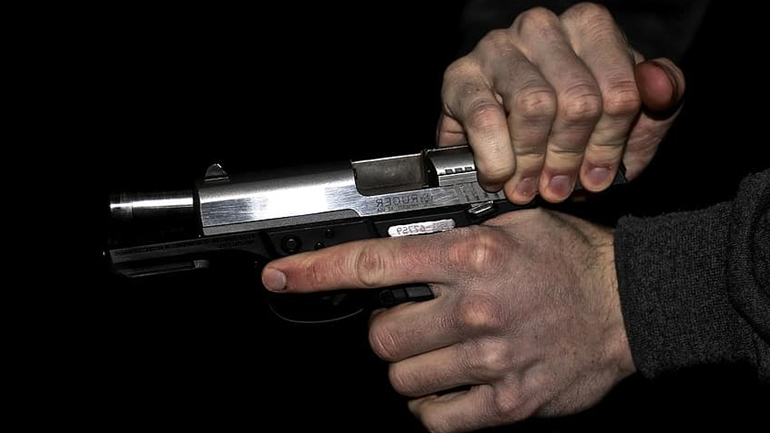 Ηράκλειο: Με συμπτώματα κορωνοϊού κατηγορούμενος για πυροβολισμούς σε μπαρ