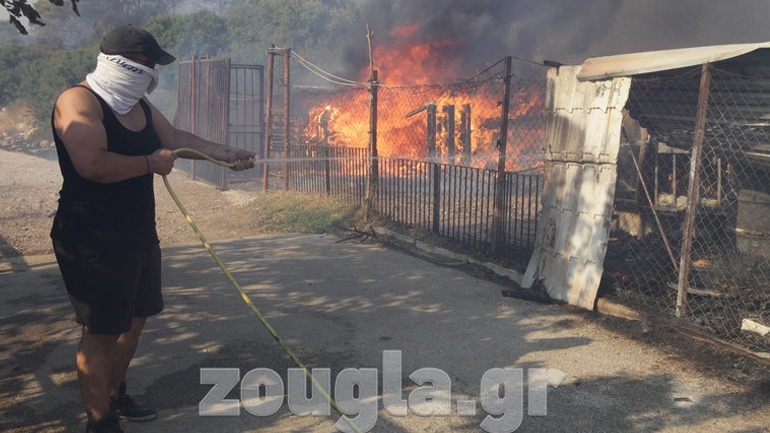 Επί ποδός όλο το βράδυ οι πυροσβεστικές δυνάμεις στην Ανάβυσσο
