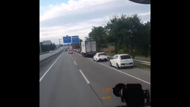 Μποτιλιάρισμα στην έξοδο αυτοκινητόδρομου