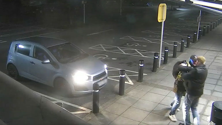 Ηλικιωμένος αμύνεται με γυμνά χέρια εναντίον ενός κλέφτη