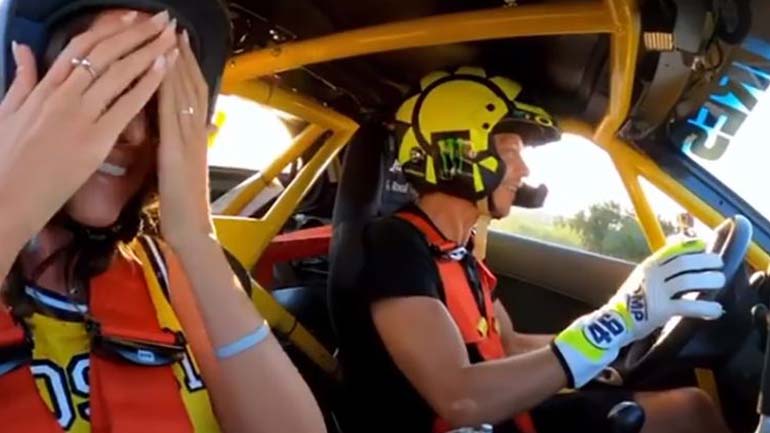 Το έσκασε το κορίτσι ο Rossi!