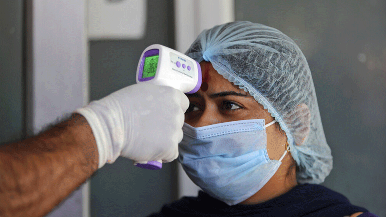 Στα 27,85 εκατομμύρια τα περιστατικά μόλυνσης από τον κορωνοϊό παγκοσμίως