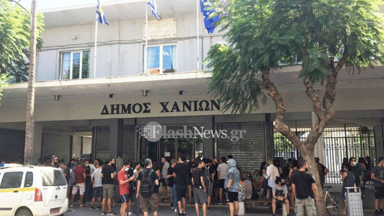 Χανιά: Υπό κατάληψη το κτήριο του δημαρχείου της πόλης