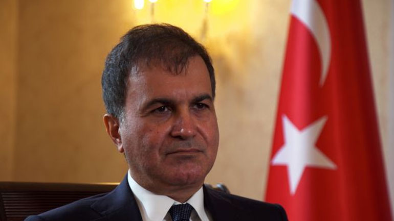 Τσελίκ κατά Μακρόν: Έχει κάνει τη Γαλλία συνώνυμη της αποτυχίας