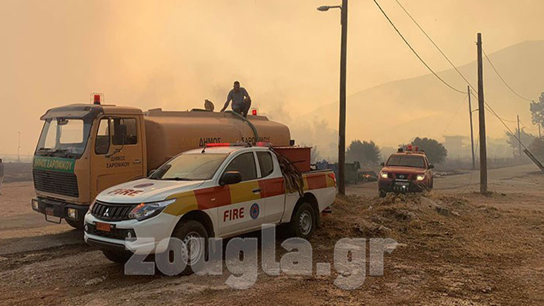 Δεκάδες απεγκλωβισμοί πολιτών σημειώθηκαν κατά την πυρκαγιά της Κερατέας