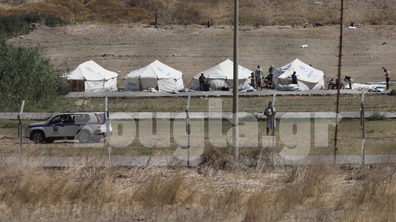 Σε πεδίο βολής της Λέσβου ο προσωρινός καταυλισμός των μεταναστών