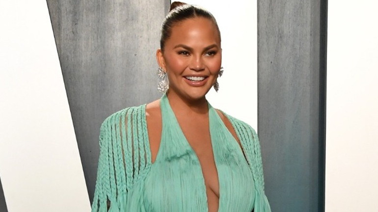 Η Κριστίν Τέιγκεν μιλάει για την εμπειρία της με τον ρατσισμό