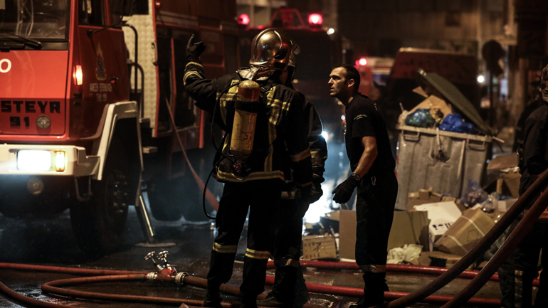 Πυρκαγιά σε διαμέρισμα στους Αμπελόκηπους: Μια γυναίκα εντοπίστηκε χωρίς τις αισθήσεις της