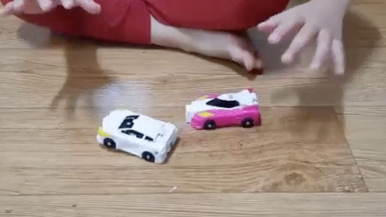 Αυτοκινητάκια μετατρέπονται σε μονόκερο