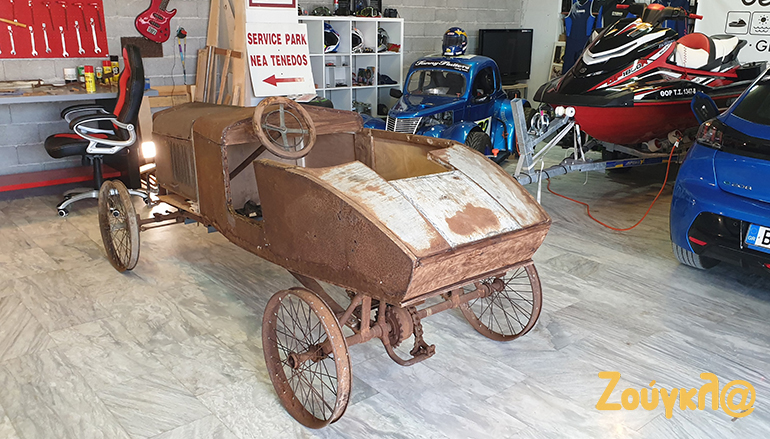 Η κίνηση μέσω του κινητήρα γινόταν από τον πίσω αριστερό τροχό...