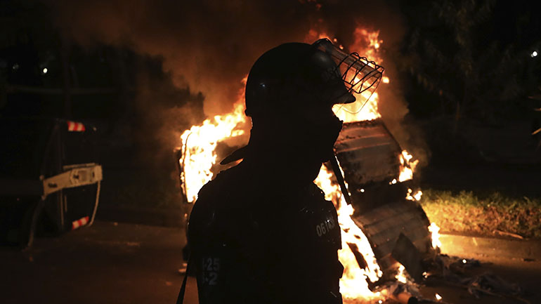 Κολομβία: Τουλάχιστον δέκα άνθρωποι έχουν σκοτωθεί στις διαδηλώσεις που συνεχίζονται κατά της αστυνομικής βίας Κολομβία: Τουλάχιστον δέκα άνθρωποι έχουν σκοτωθεί στις διαδηλώσεις που συνεχίζονται κατά της αστυνομικής βίας