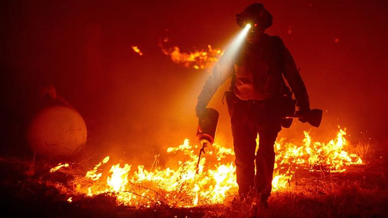 Τραγωδία στις ΗΠΑ: Τουλάχιστον 15 νεκροί από τις πυρκαγιές