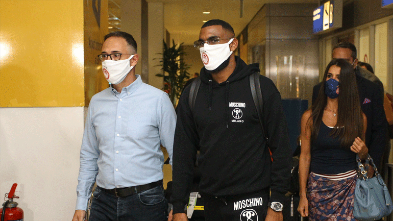 Ολυμπιακός: Έφτασε στην Αθήνα ο Εμβιλά