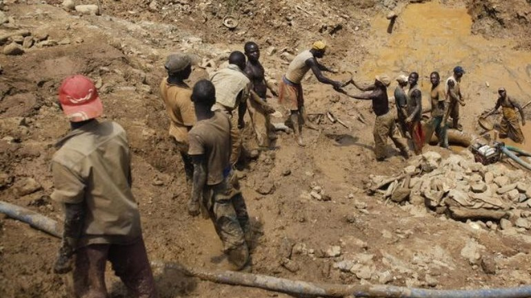 ΛΔ Κονγκό: Τουλάχιστον 50 νεκροί από κατάρρευση χρυσωρυχείου