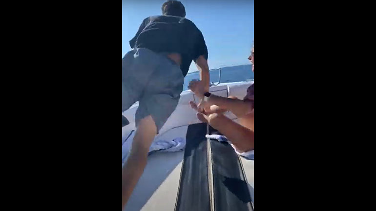 Νεαρός «πετάει» στιγμιαία λόγω ταχύτητας