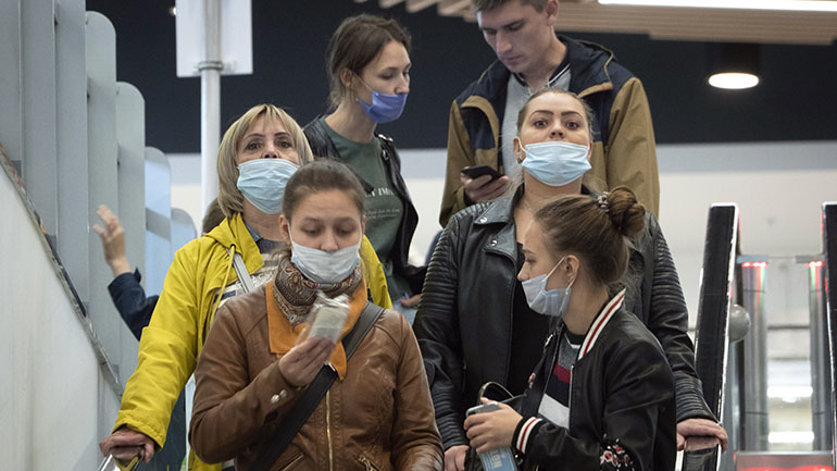 Πολωνία: Διαδήλωση κατά των μέτρων, των μασκών και των εμβολίων στη Βαρσοβία