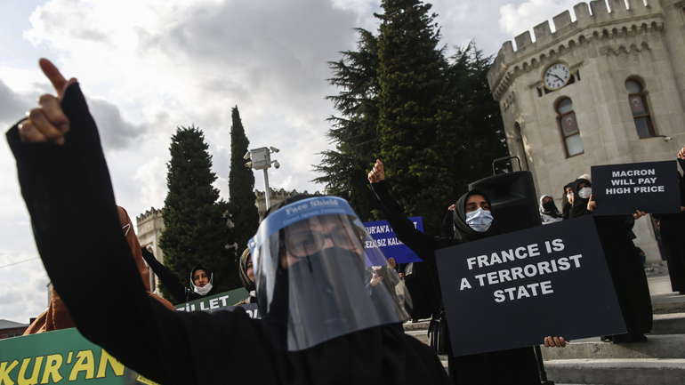 Κωνσταντινούπολη: Διαδήλωση κατά της δημοσίευσης σκίτσων του Μωάμεθ από το Charlie Hebdo