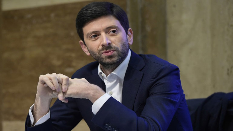 Ιταλία: «Πρέπει να αντέξουμε άλλους έξι μήνες τον κορωνοϊό»