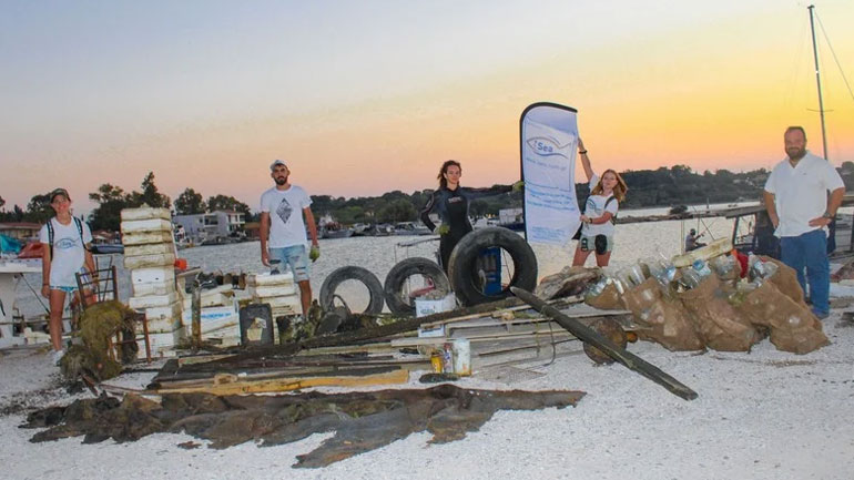 Αχαΐα: «Ψάρεψαν» πάνω από 2 τόνους σκουπιδιών από τον βυθό