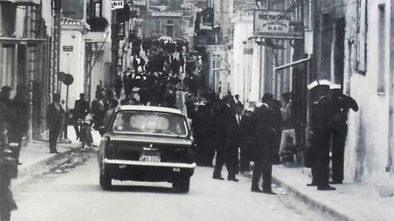 Τρούμπα: Η ιστορία της κακόφημης συνοικίας του Πειραιά, που «έκλεισε» πριν από 53 χρόνια